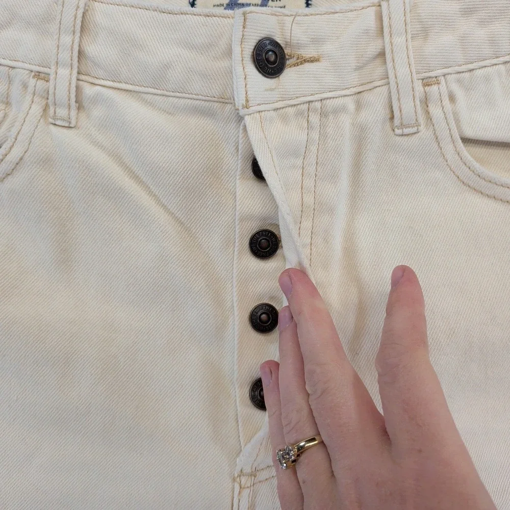 We The Free People Cream High Rise Cutoff Denim Shorts Size 27 Button Fly Casual